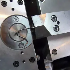 Narzędzia do gięcia drutu: techniki i metody formowania metalu