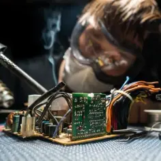 Jak lutować lutownicą transformatorową: skuteczne techniki i porady