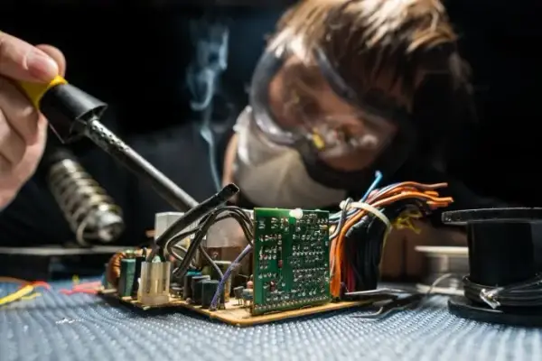Jak lutować lutownicą transformatorową: skuteczne techniki i porady